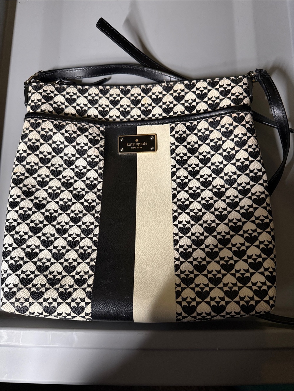 Kate Spade New York Penn Place Keisha crossbody bag in black and white